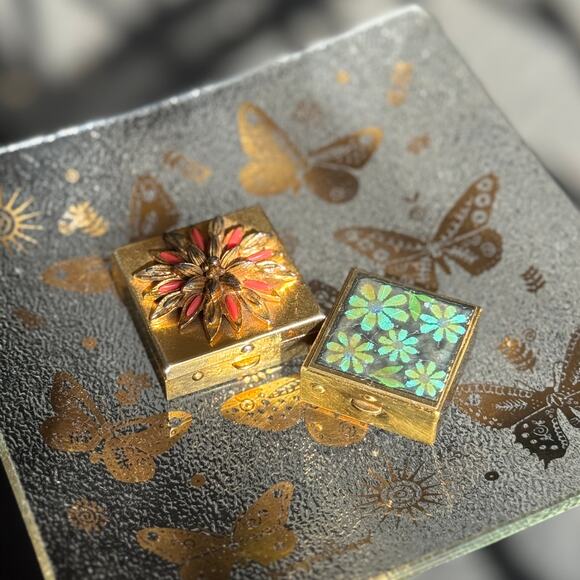 Pair of Vintage Gold Tone & Enamel Floral Pill Boxes - Picture 3 of 5